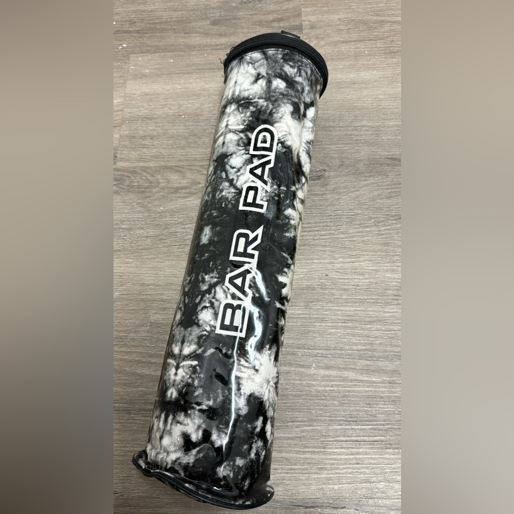Bar pad black white